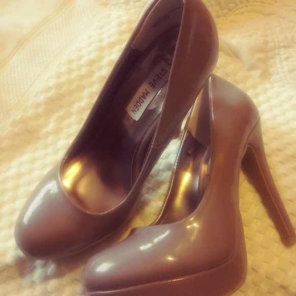 STEVE MADDEN HEELS SIZE 7 COLOR CREAM - Picture 3 of 3